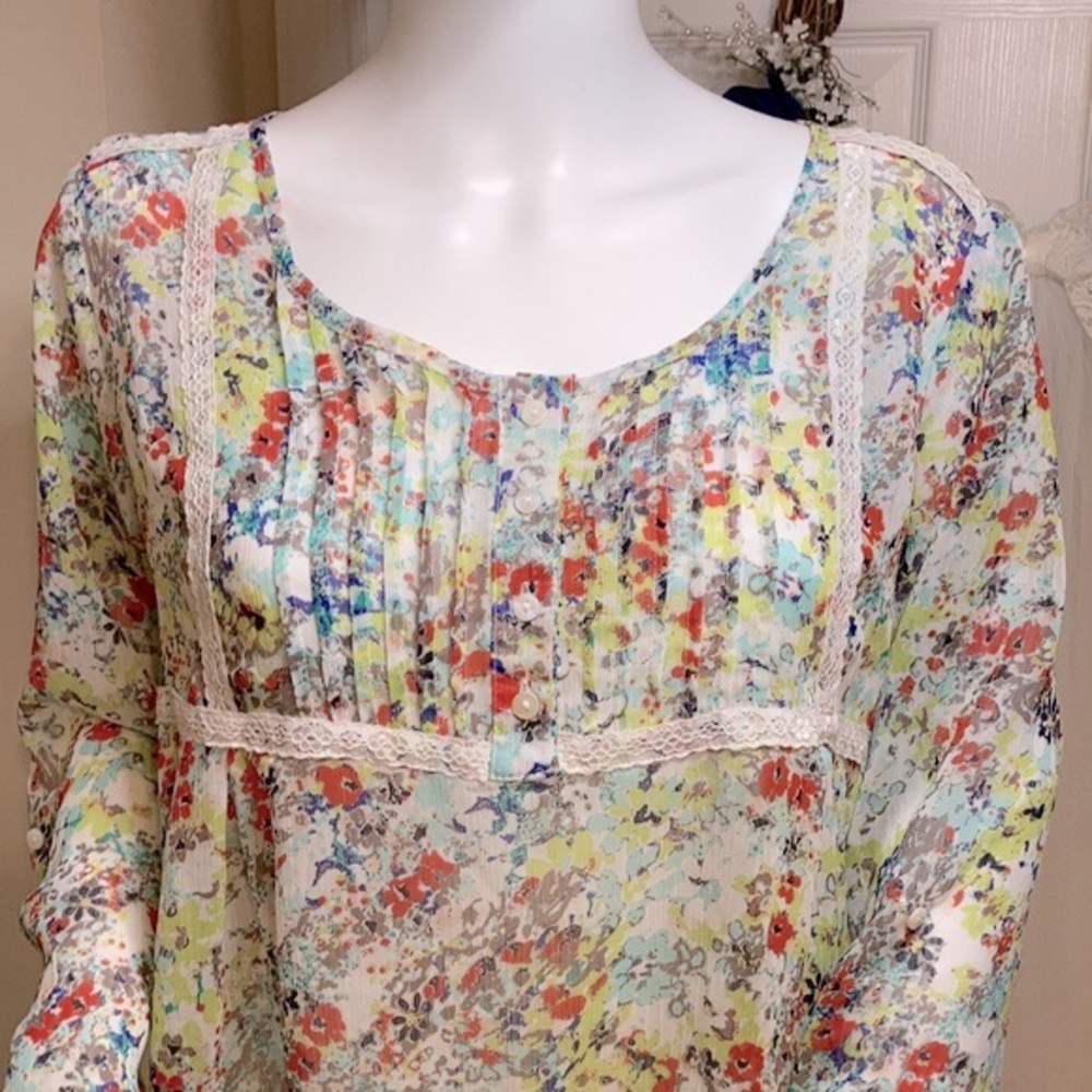American Rag Semi-Sheer Floral High-Low Peasant Top - Picture 2 of 12